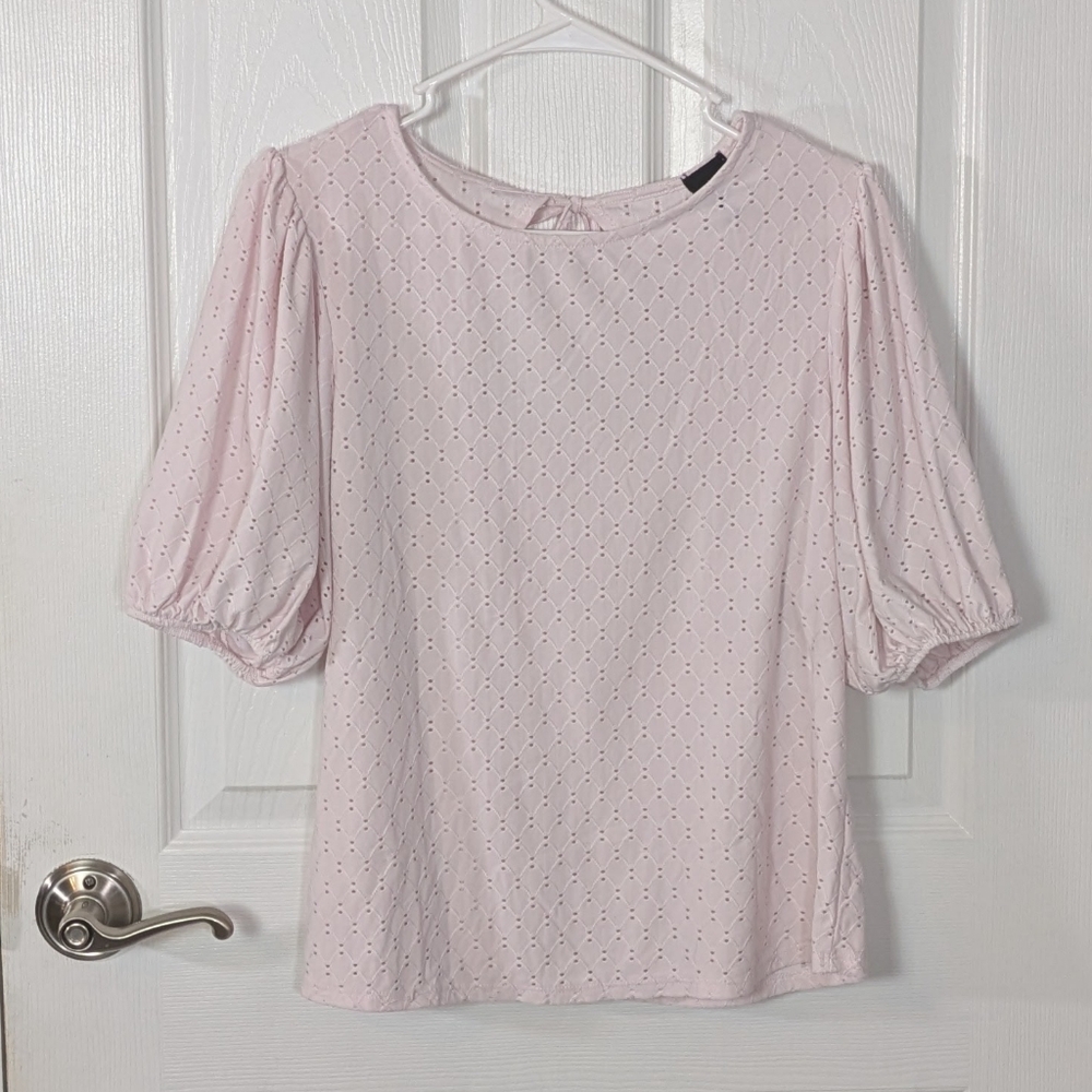 W5 Baby Pink Eyelet‎ Textured Puff Sleeve Keyhole Tie Back Blouse Size XL
